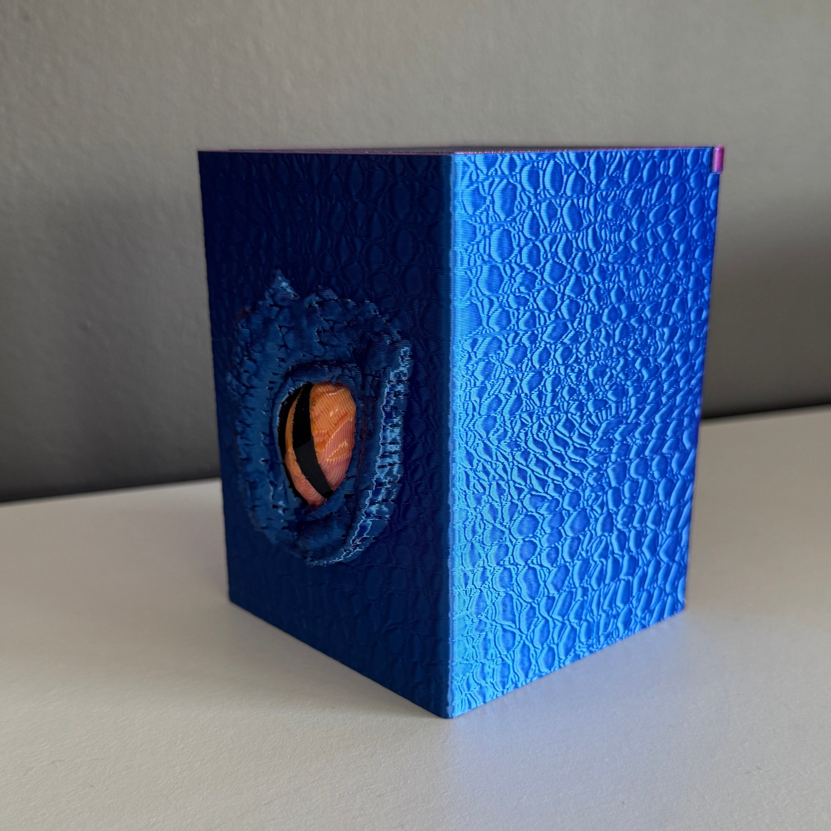 Deckbox ESSENTIALS "Ojo de dragón"