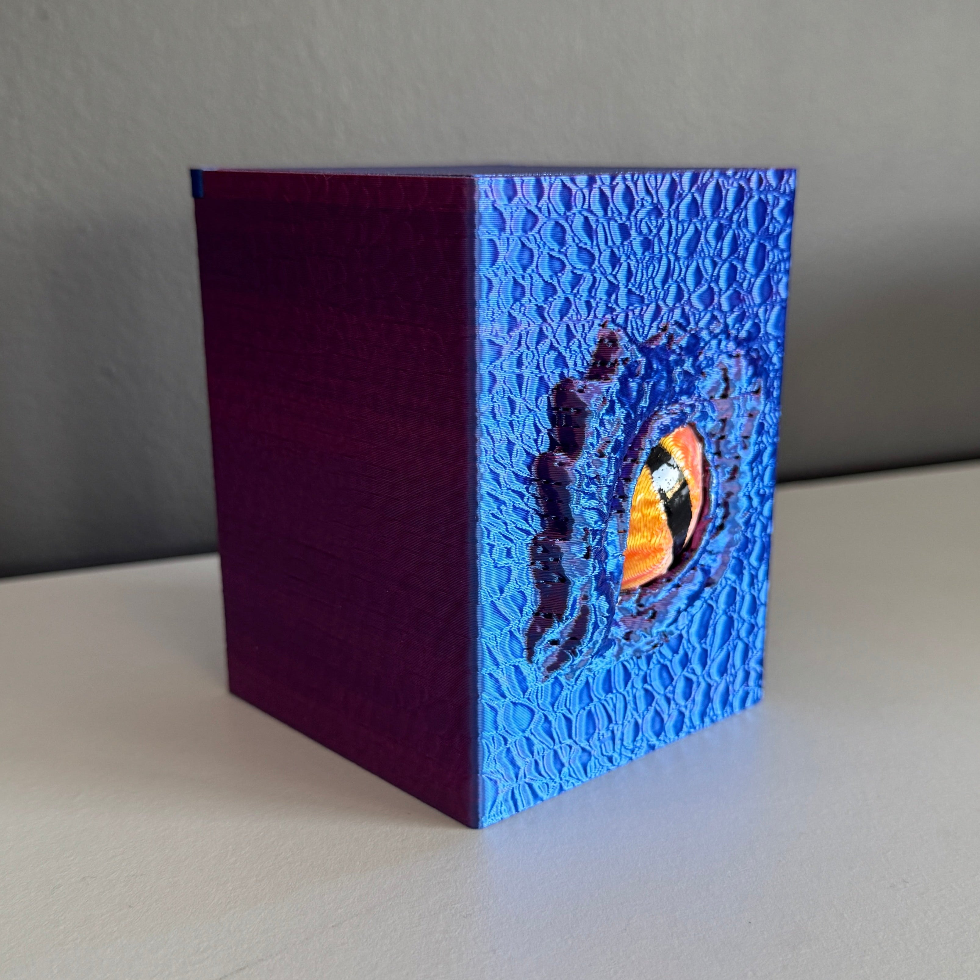 Deckbox ESSENTIALS "Ojo de dragón"