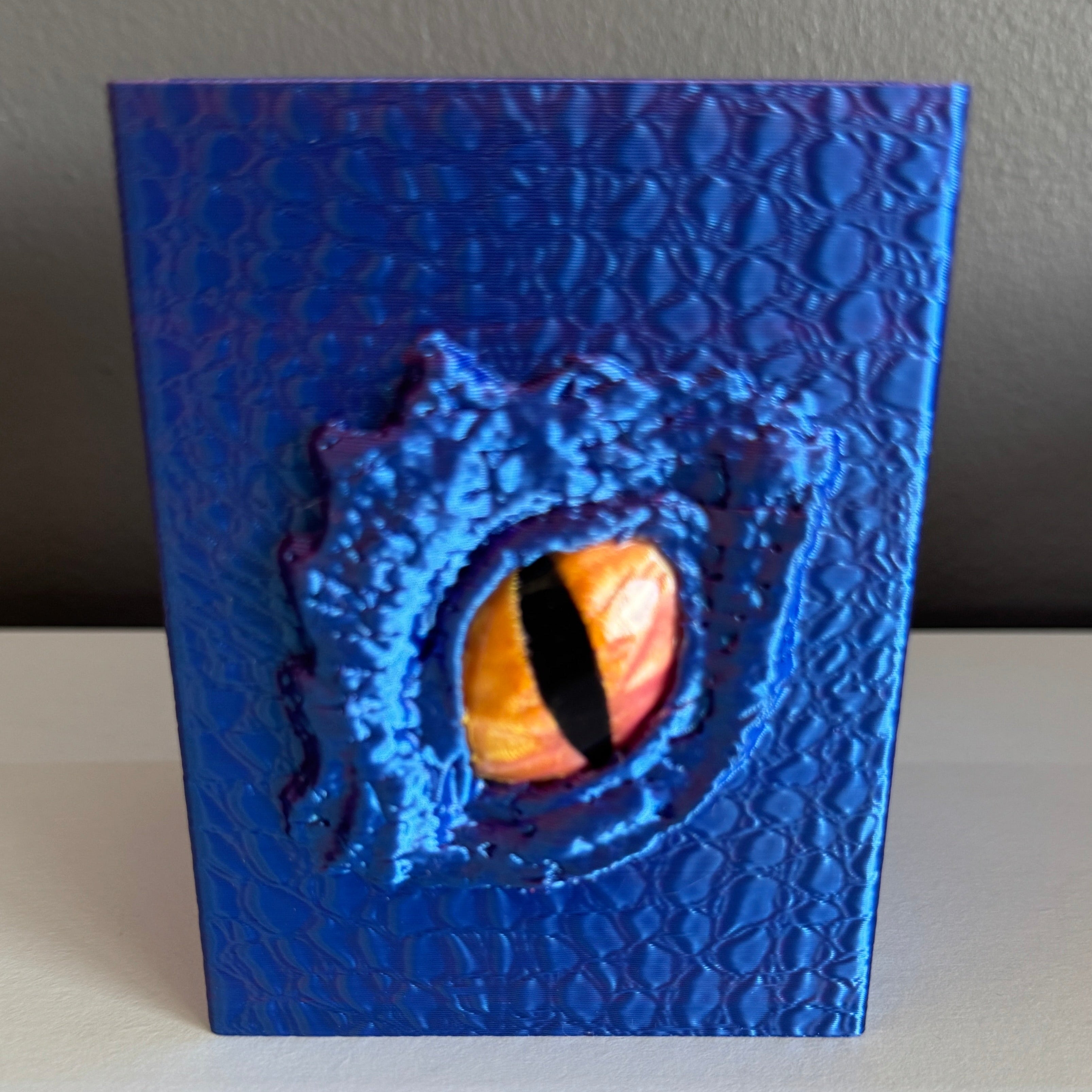 Deckbox ESSENTIALS "Ojo de dragón"