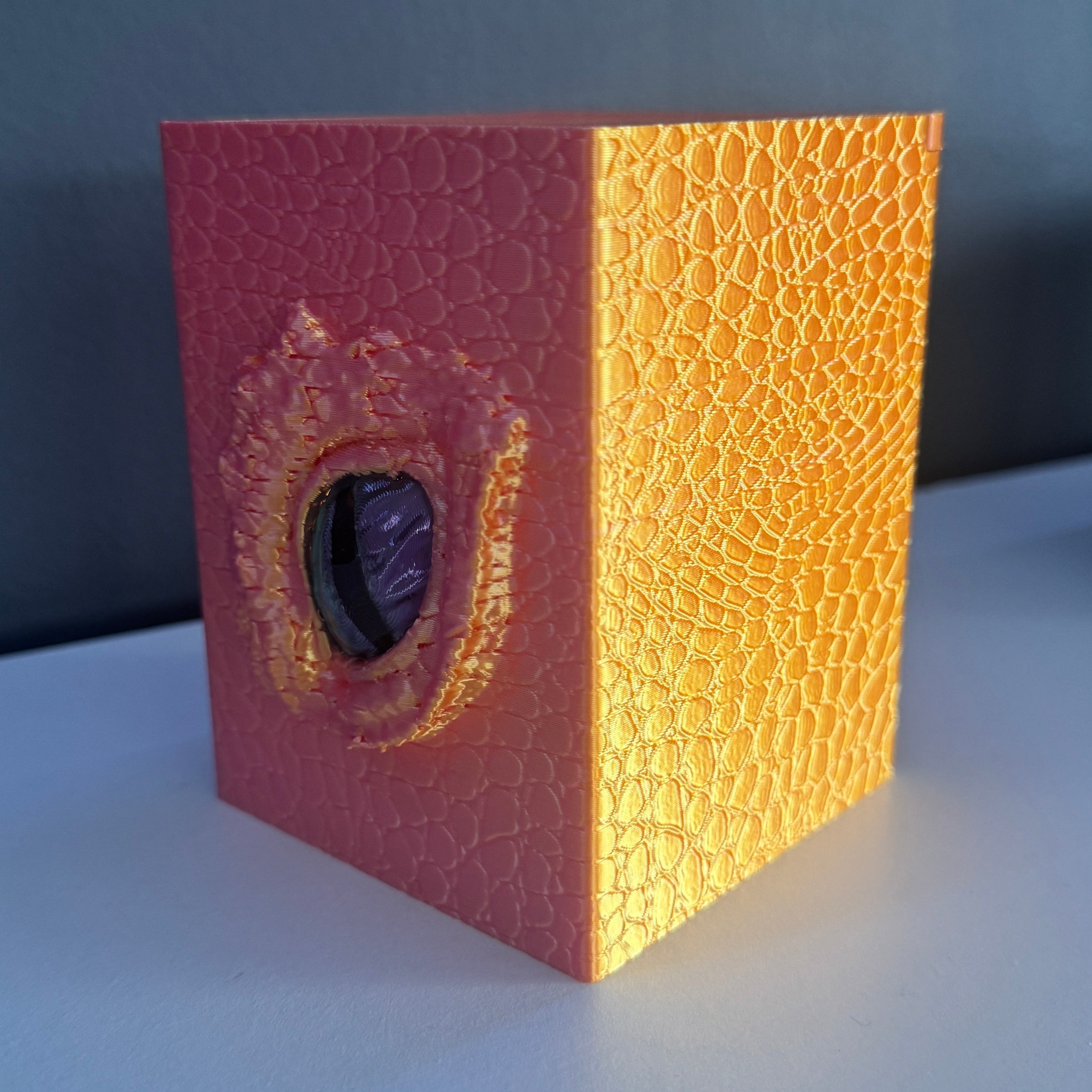 Deckbox ESSENTIALS "Ojo de dragón"