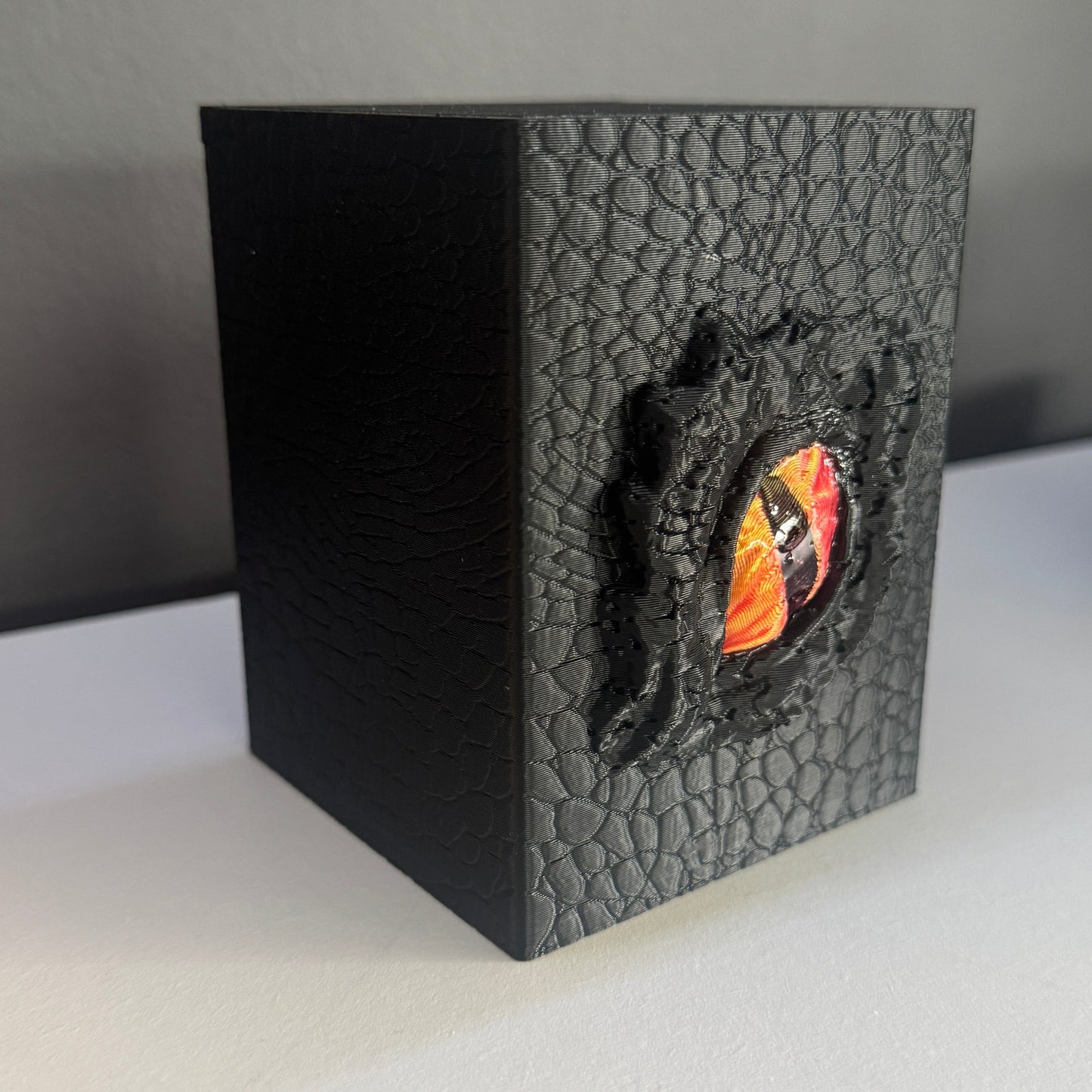 Deckbox ESSENTIALS "Ojo de dragón"