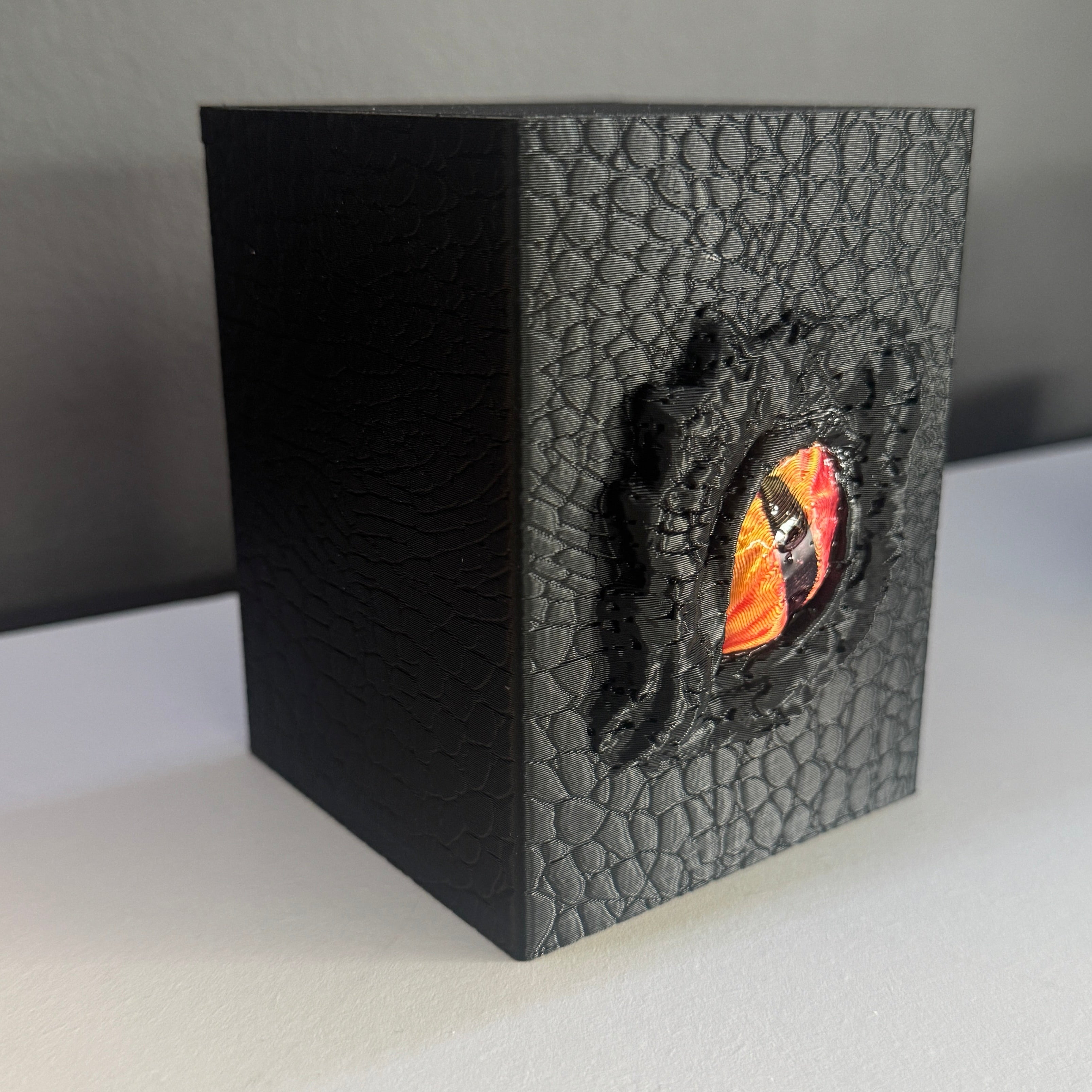 Deckbox ESSENTIALS "Ojo de dragón"