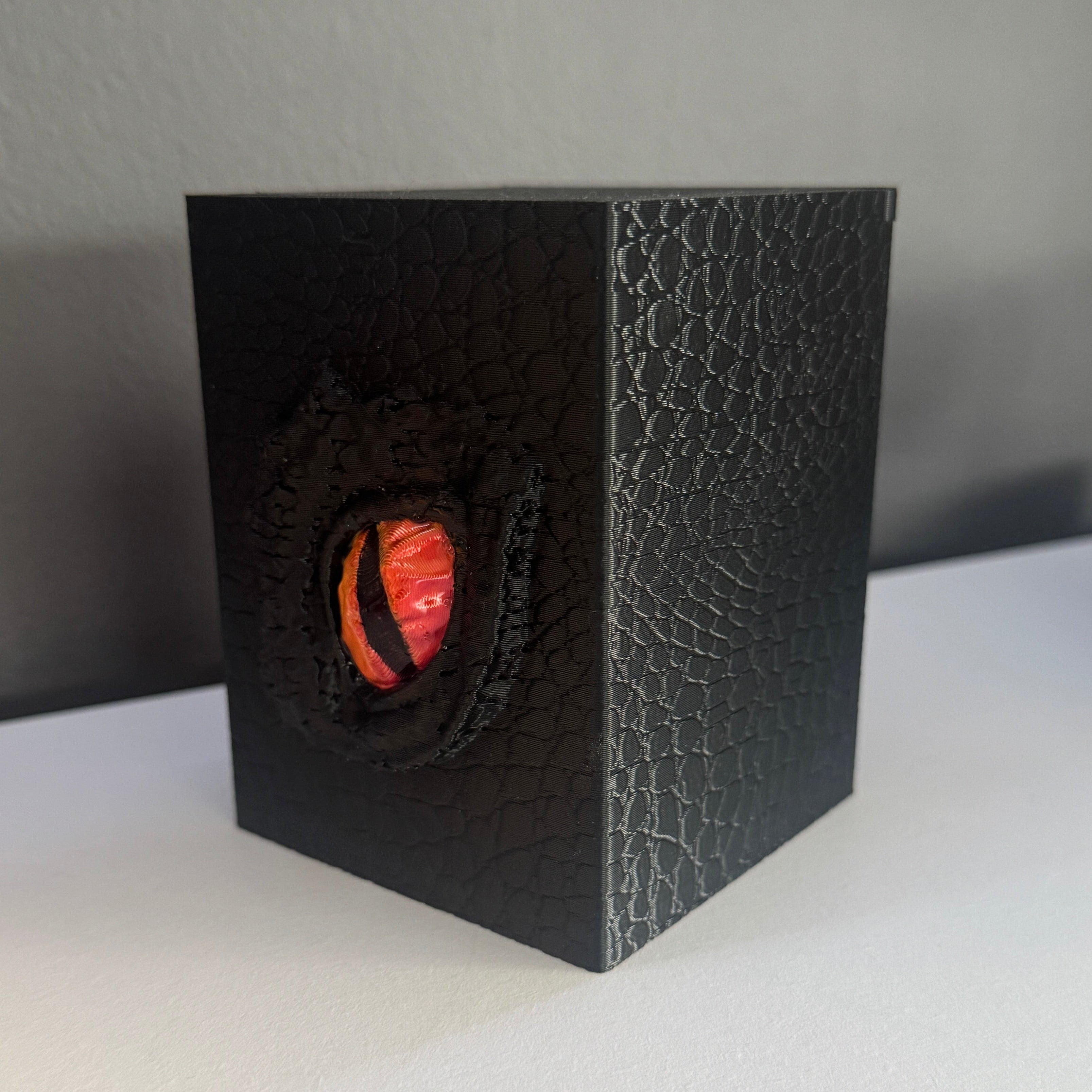 Deckbox ESSENTIALS "Ojo de dragón"